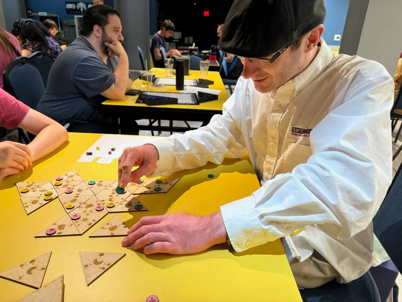 Claiming a tile in MetroNet game.